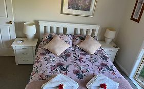 Robyn'S Nest - Bed And Breakfast
